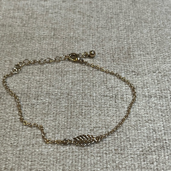 Dainty Gold Leaf Bracelet - Picture 2 of 4